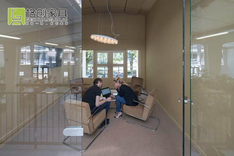 現(xiàn)代辦公家具