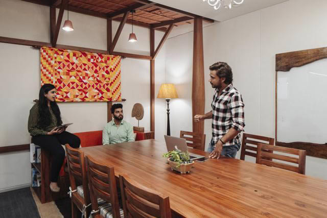 現(xiàn)代辦公家具